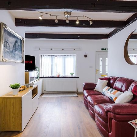 Sunshine Cottage By Happy Sunshine Stay Golborne Exterior foto